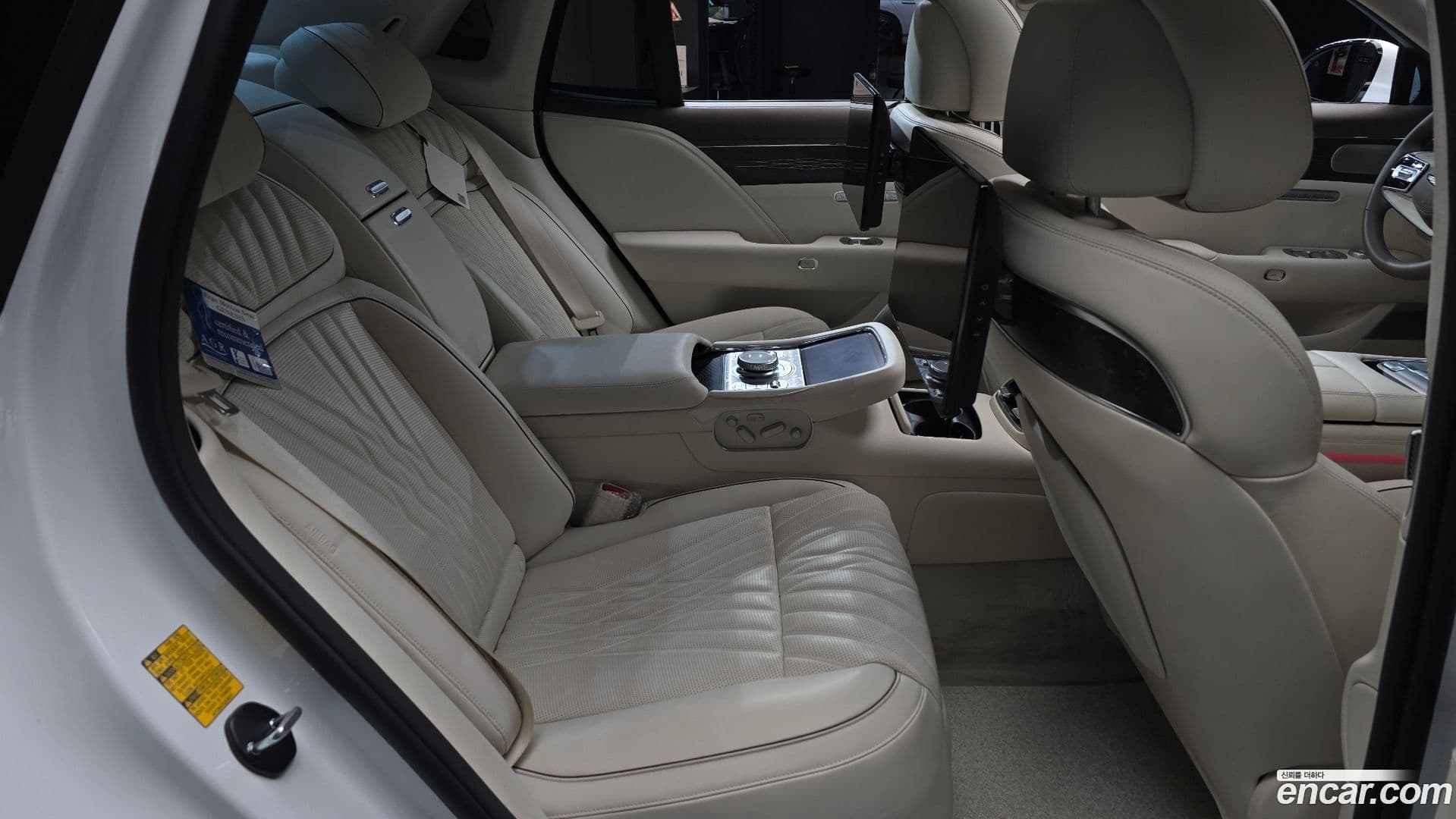 Main__Slider__Photo:G90 Genesis 2025.7-11
