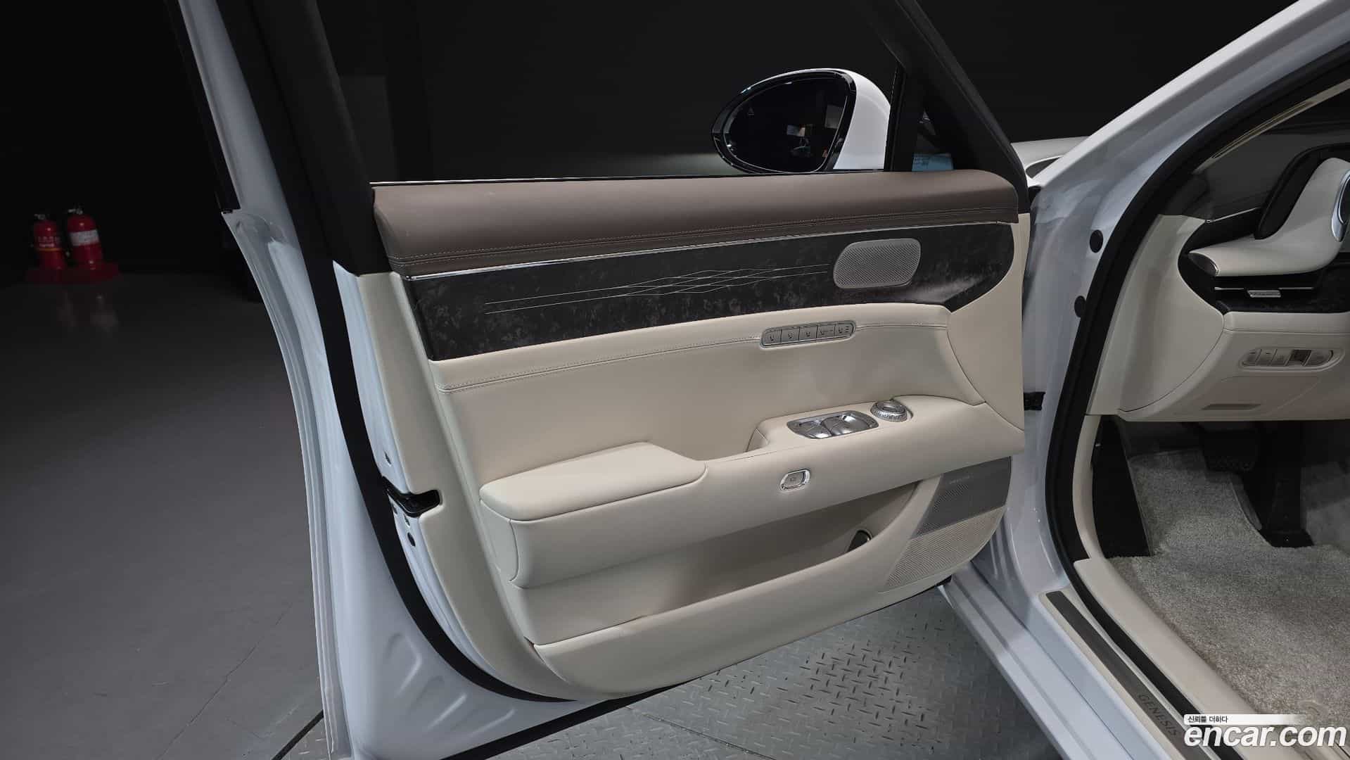 G90 Genesis 2025.7-INNER-034