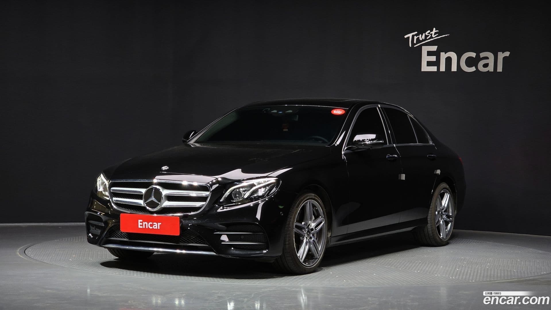 Main__Slider__Photo:E-Class Mercedes-Benz 2020.6-0