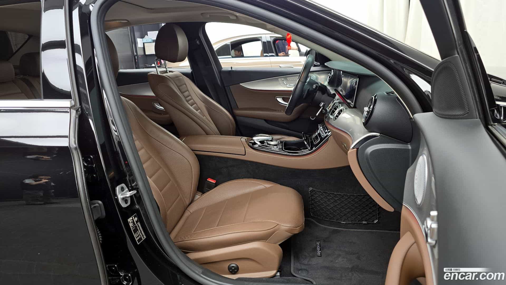 E-Class Mercedes-Benz 2020.6-INNER-036