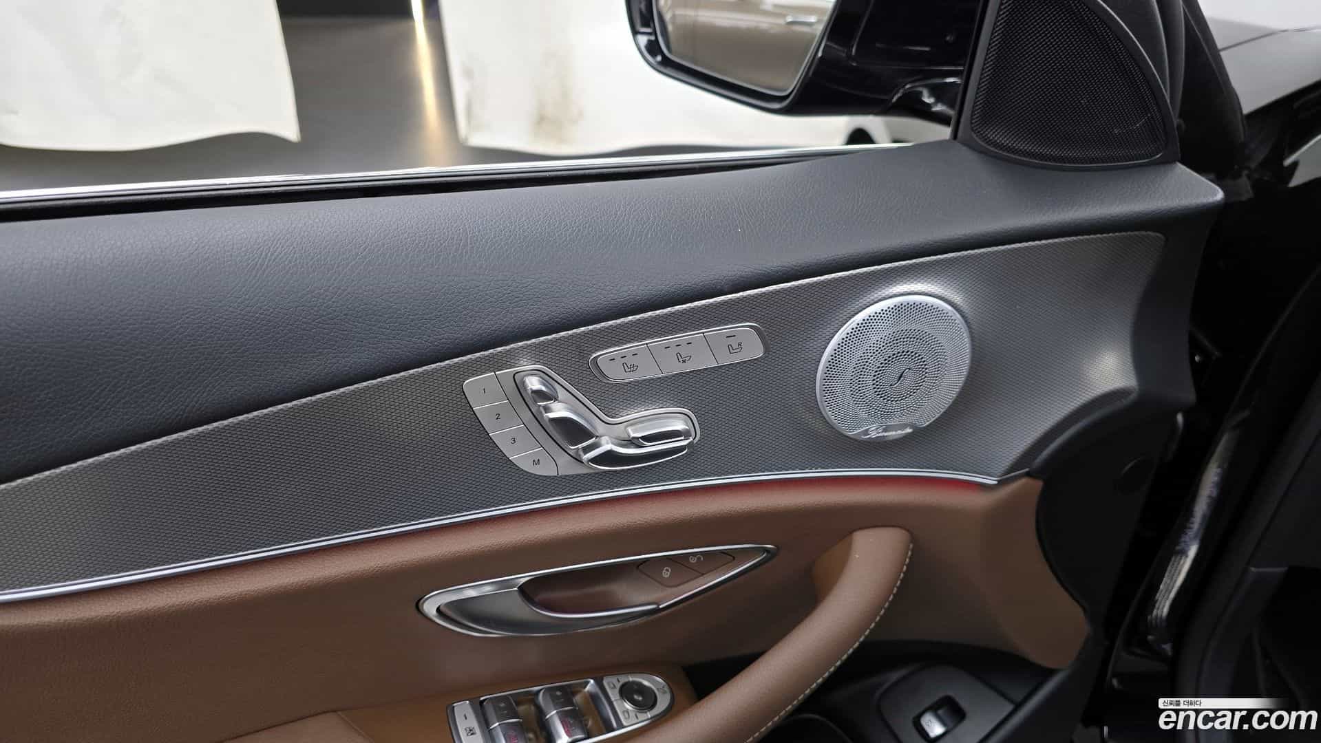 E-Class Mercedes-Benz 2020.6-OPTION-042
