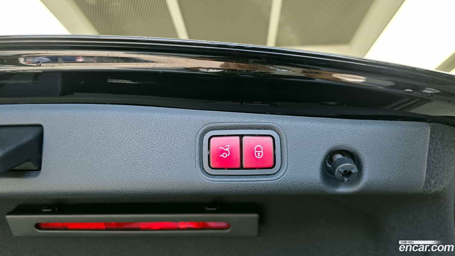 E-Class Mercedes-Benz 2020.6-OPTION-046