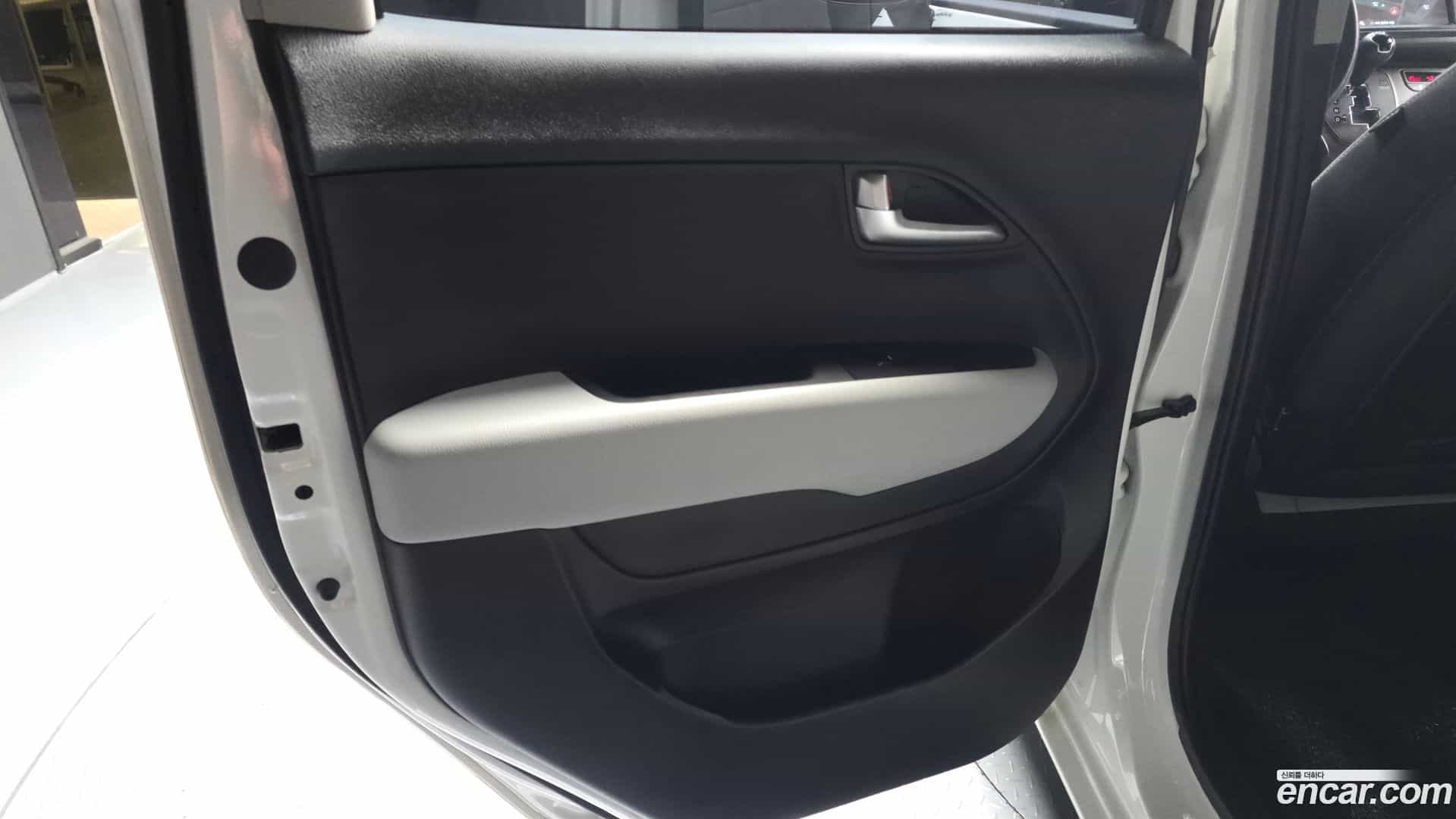 RAY Kia 2023.4-INNER-035