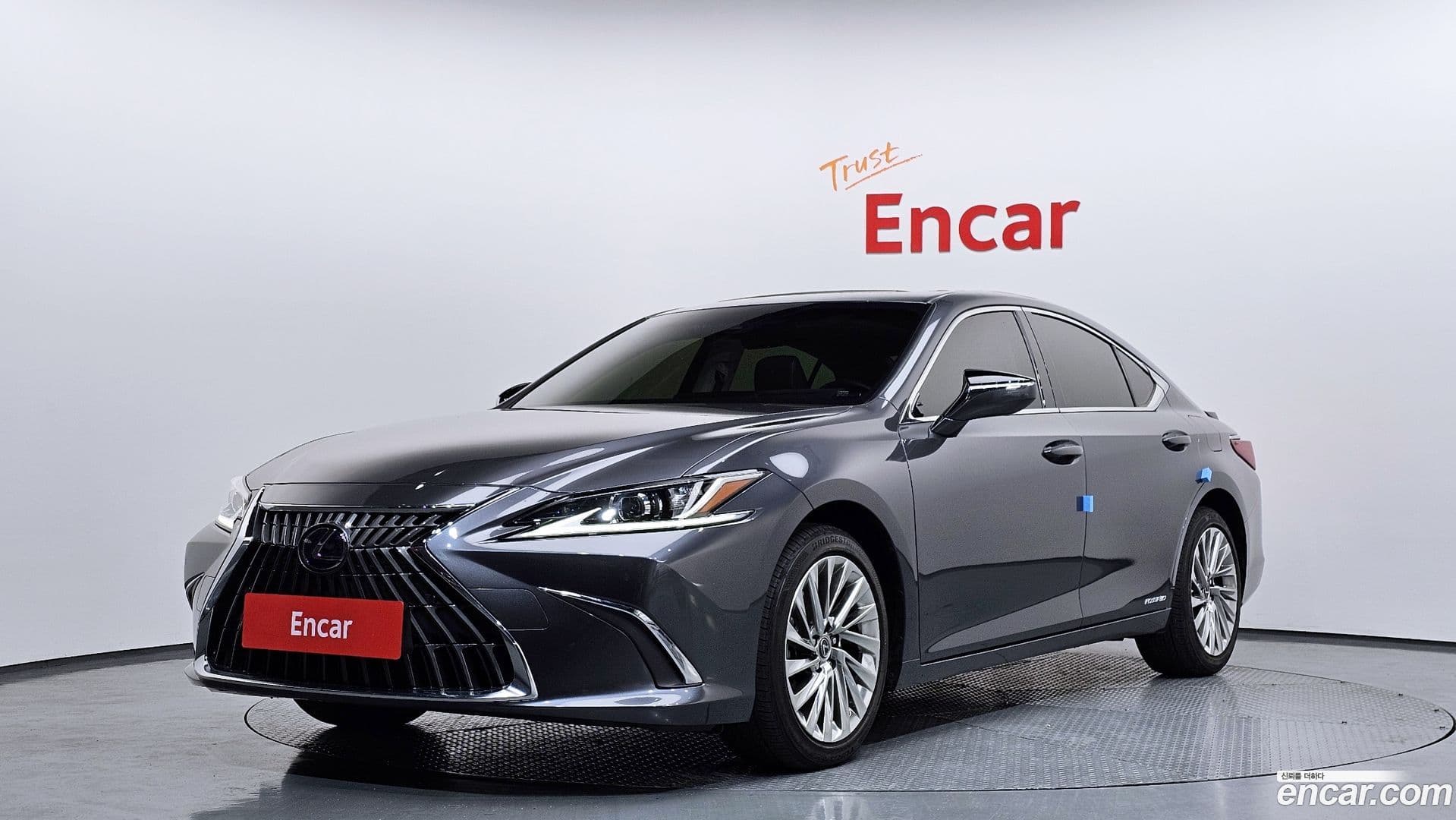 Main__Slider__Photo:ES Lexus 2021.11-0
