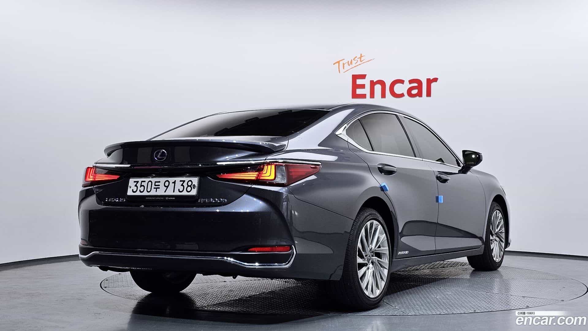 ES Lexus 2021.11-OUTER-002
