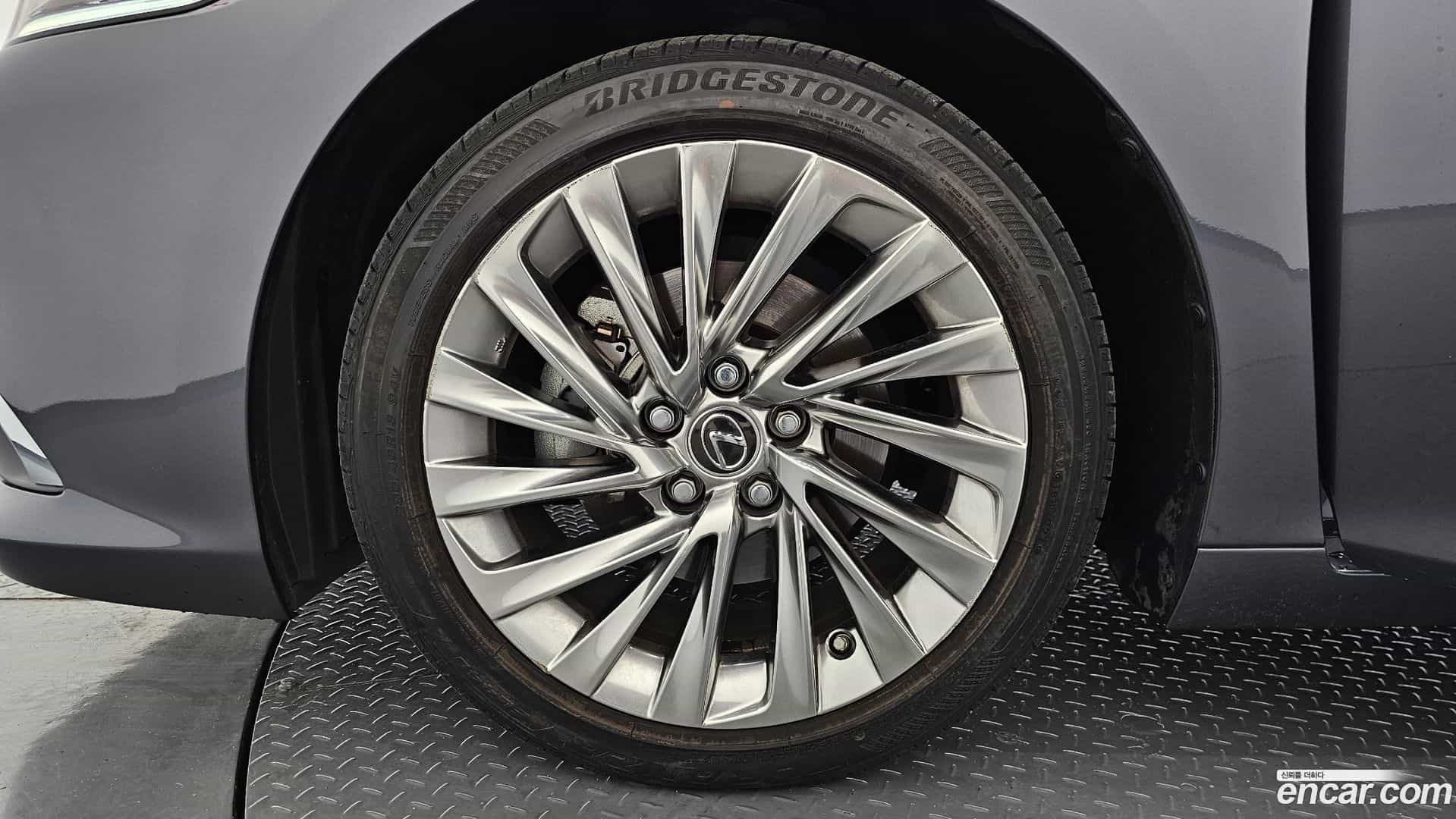 ES Lexus 2021.11-OUTER-005