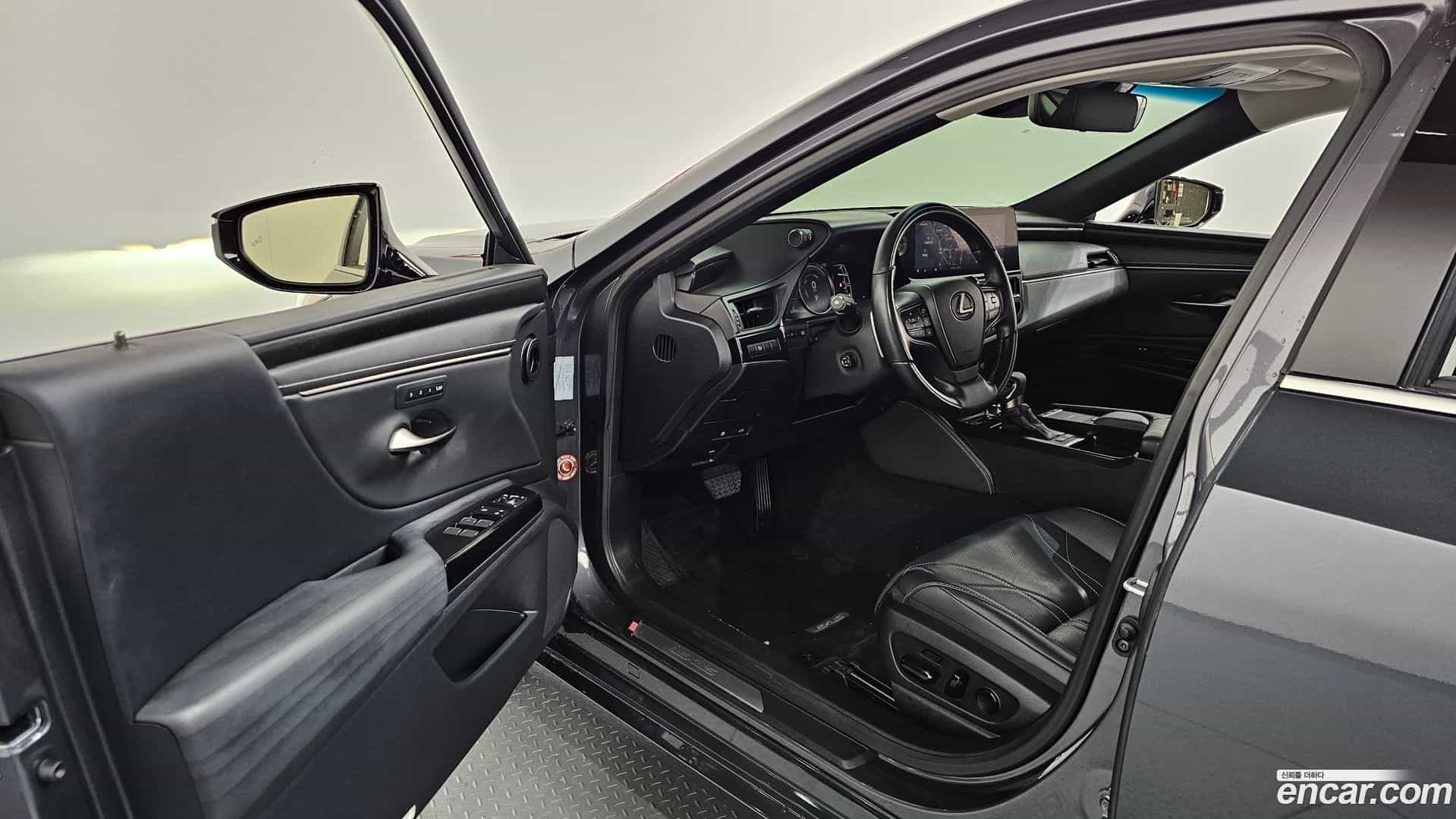 ES Lexus 2021.11-INNER-010