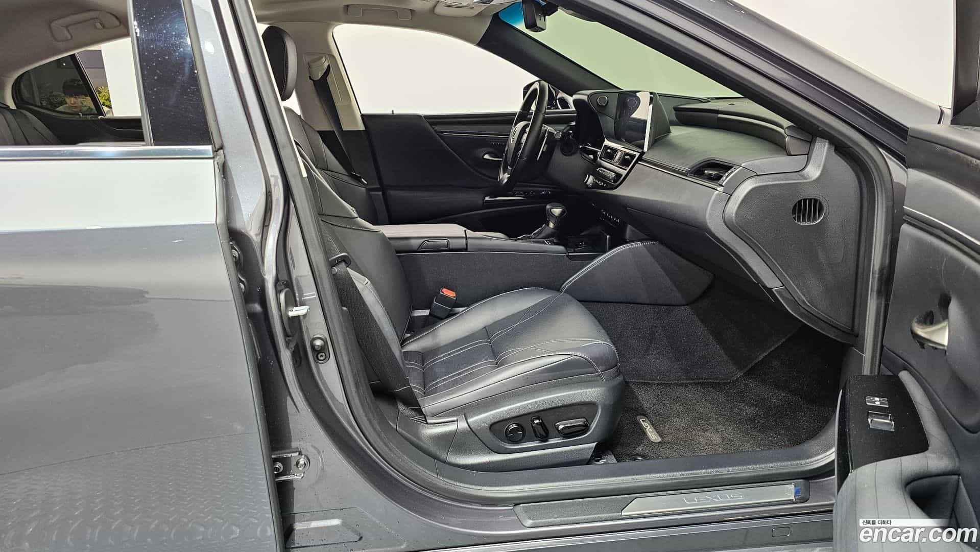ES Lexus 2021.11-INNER-036