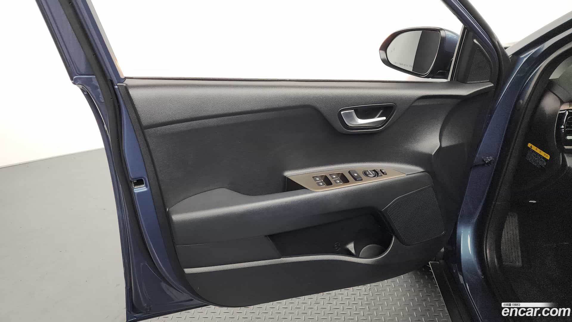 Stonic Kia 2018.8-INNER-034