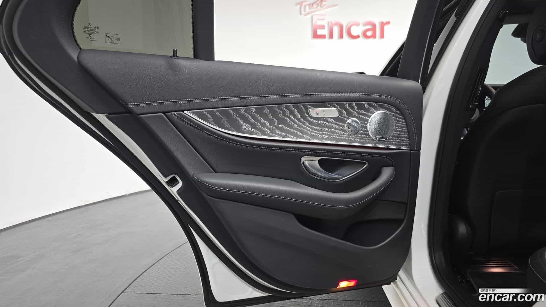 E-Class Mercedes-Benz 2020.9-INNER-035
