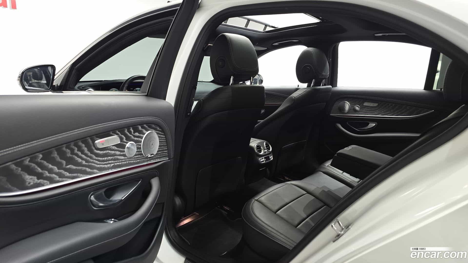 E-Class Mercedes-Benz 2020.9-INNER-036