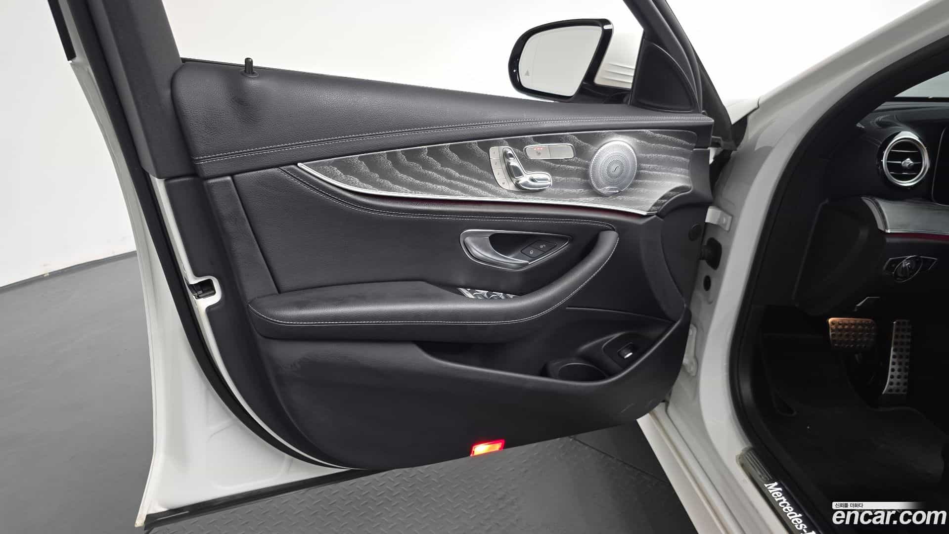 E-Class Mercedes-Benz 2020.9-OPTION-047