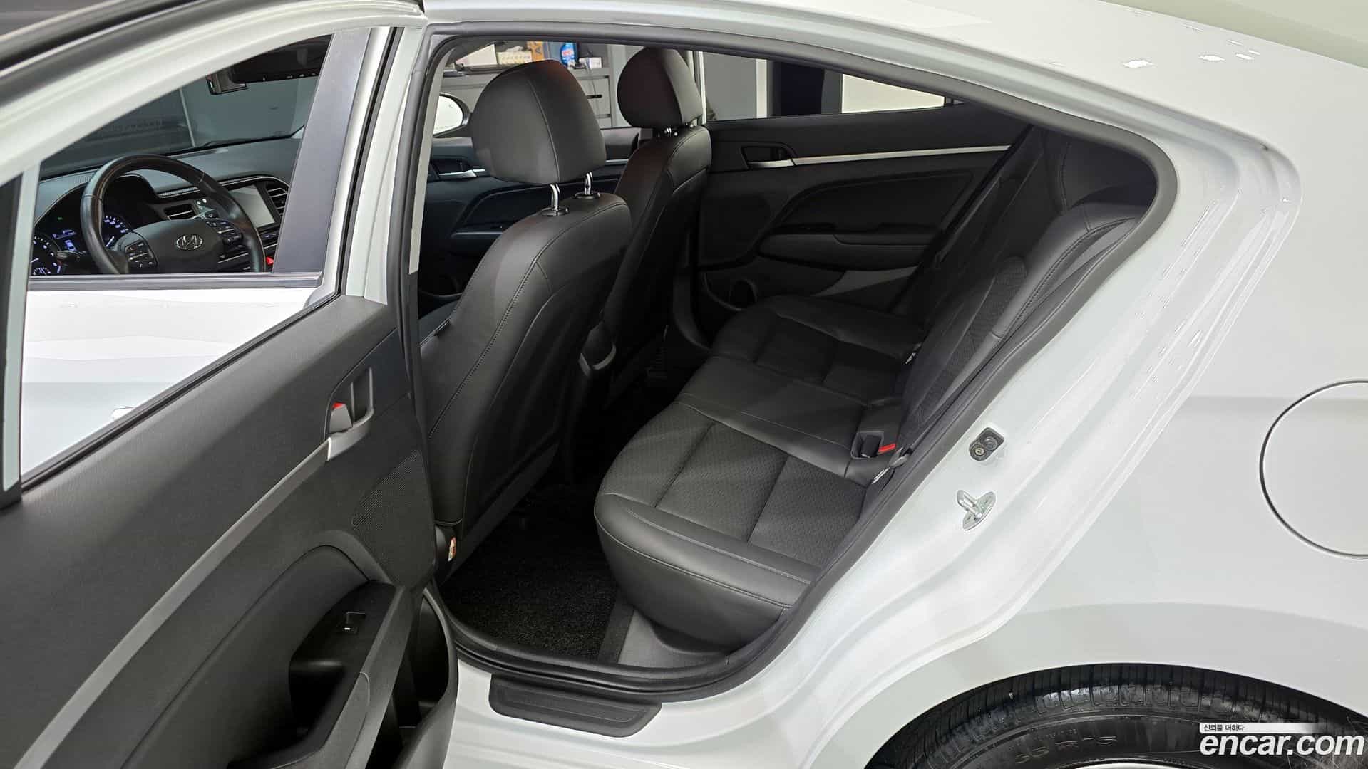 AVANTE Hyundai 2019.11-OPTION-015