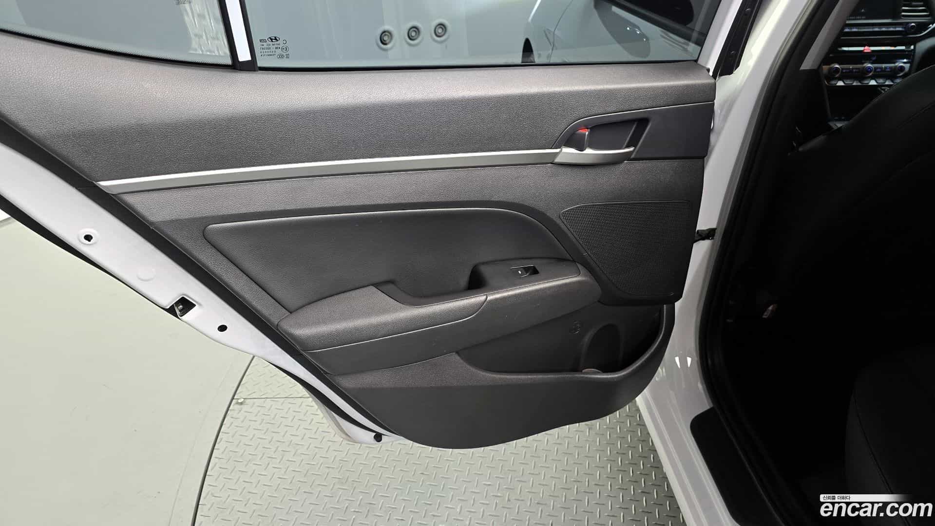 AVANTE Hyundai 2019.11-INNER-035