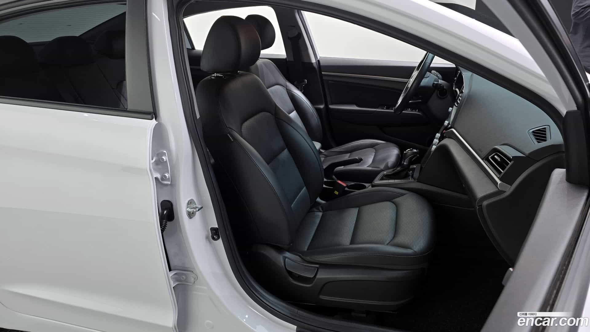 AVANTE Hyundai 2019.11-INNER-036