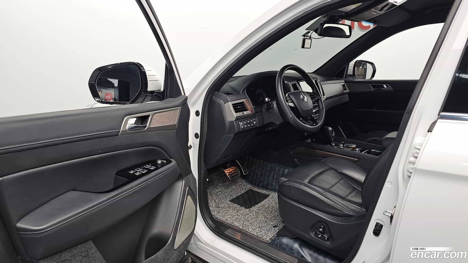 Rexton KG Mobility 2018.3-INNER-010