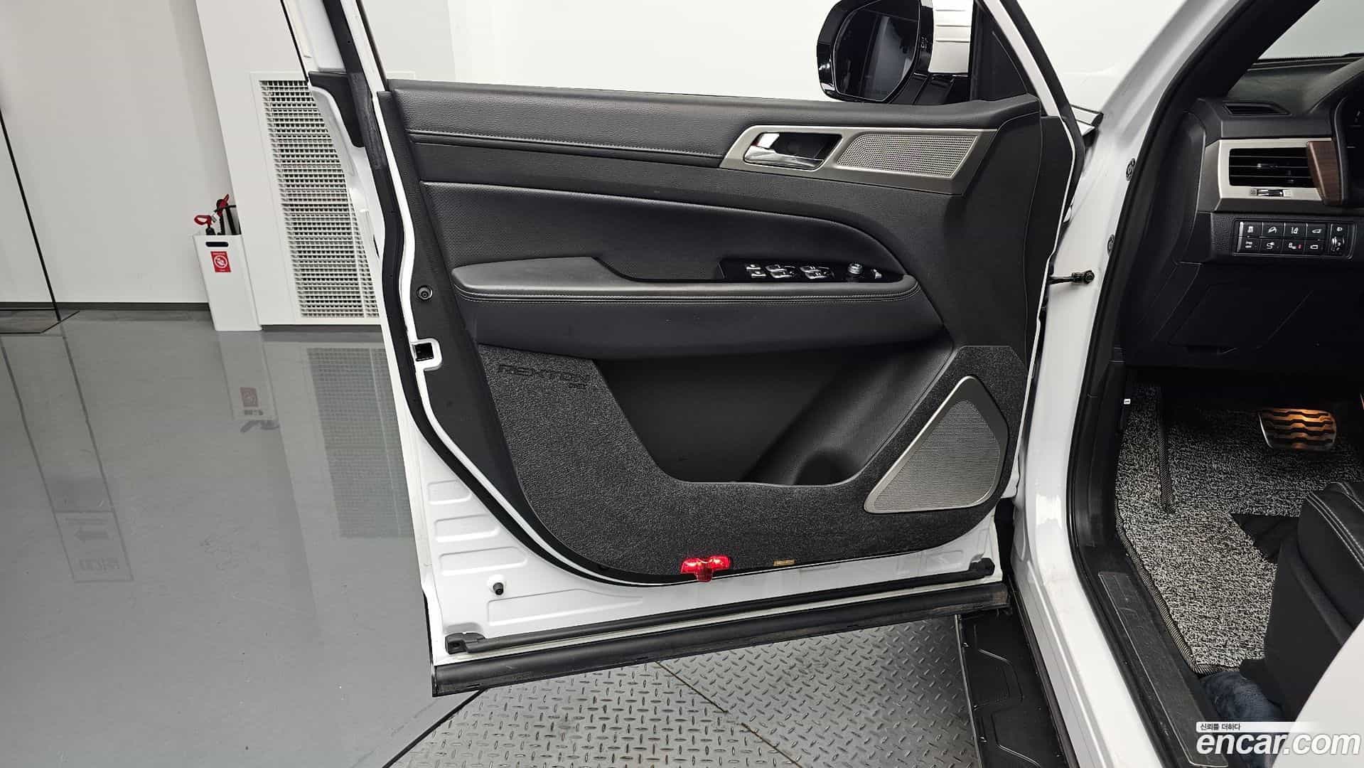 Rexton KG Mobility 2018.3-INNER-034