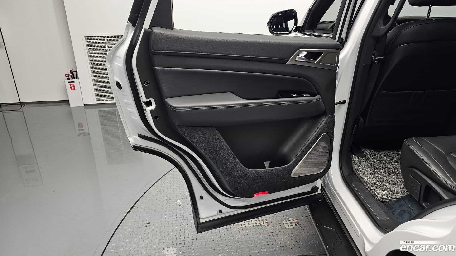 Rexton KG Mobility 2018.3-INNER-035