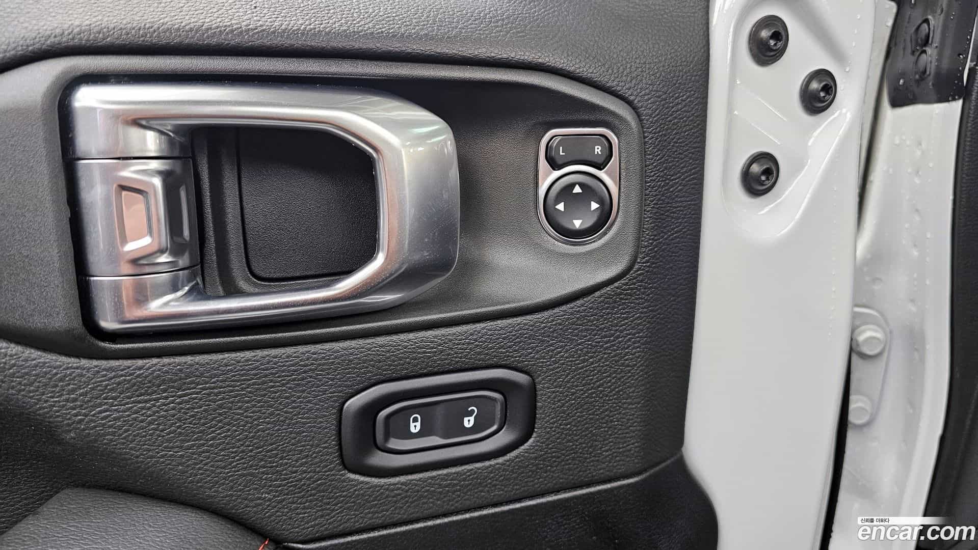 Wrangler Jeep 2023.9-OPTION-042