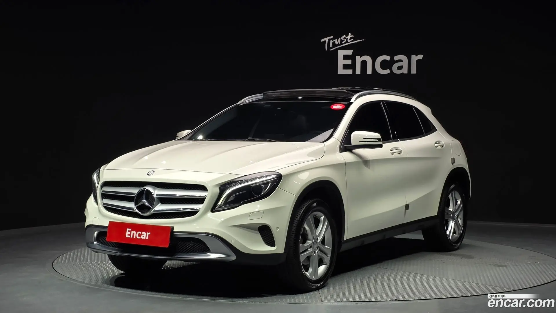 Main__Slider__Photo:GLA-Class Mercedes-Benz 2017.0-0