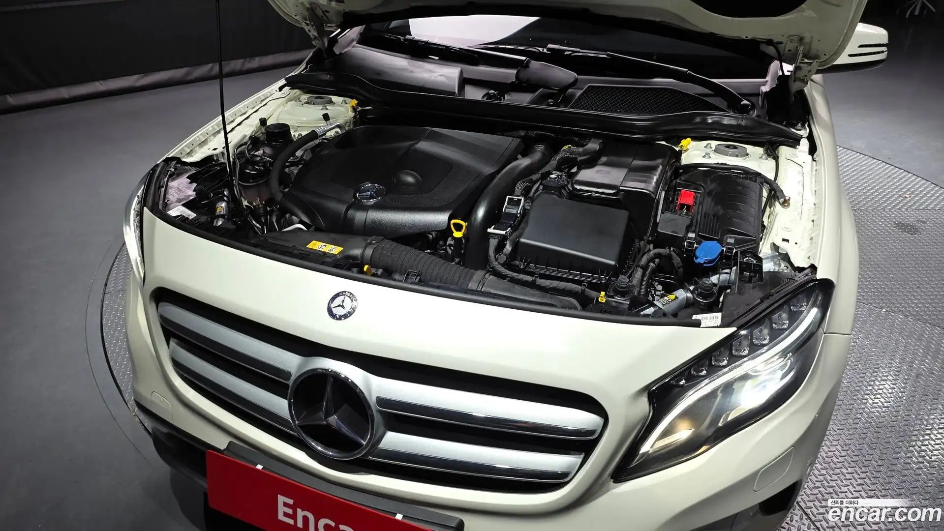 GLA-Class Mercedes-Benz 2017.0-OUTER-006