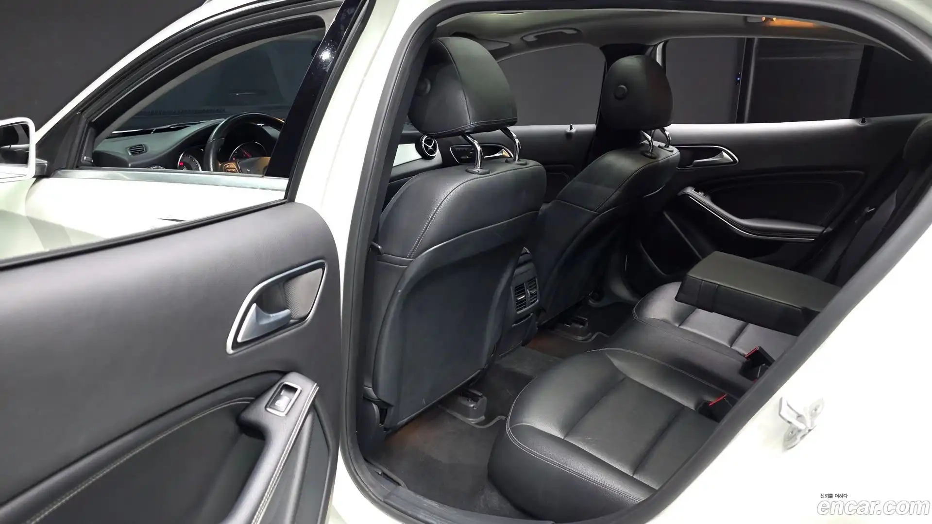 GLA-Class Mercedes-Benz 2017.0-OPTION-015