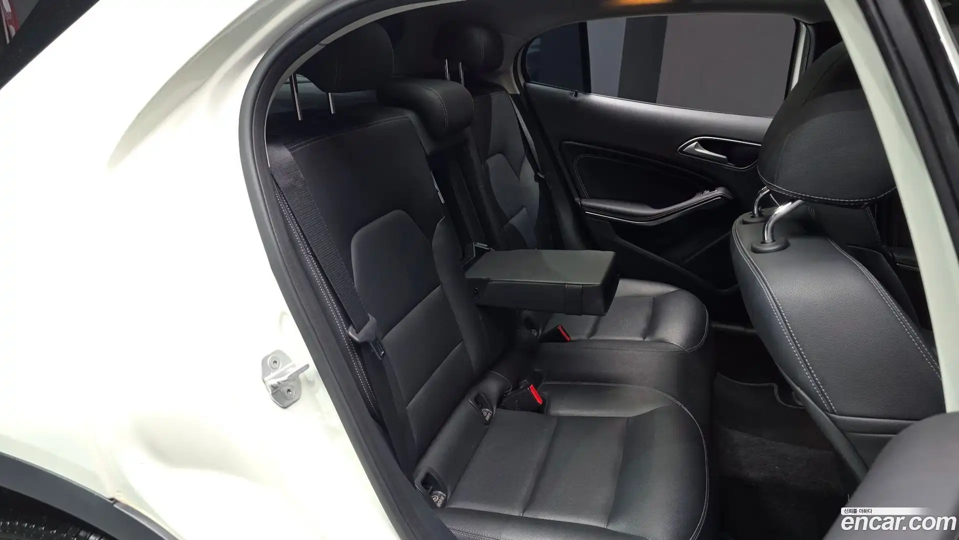 GLA-Class Mercedes-Benz 2017.0-OPTION-016