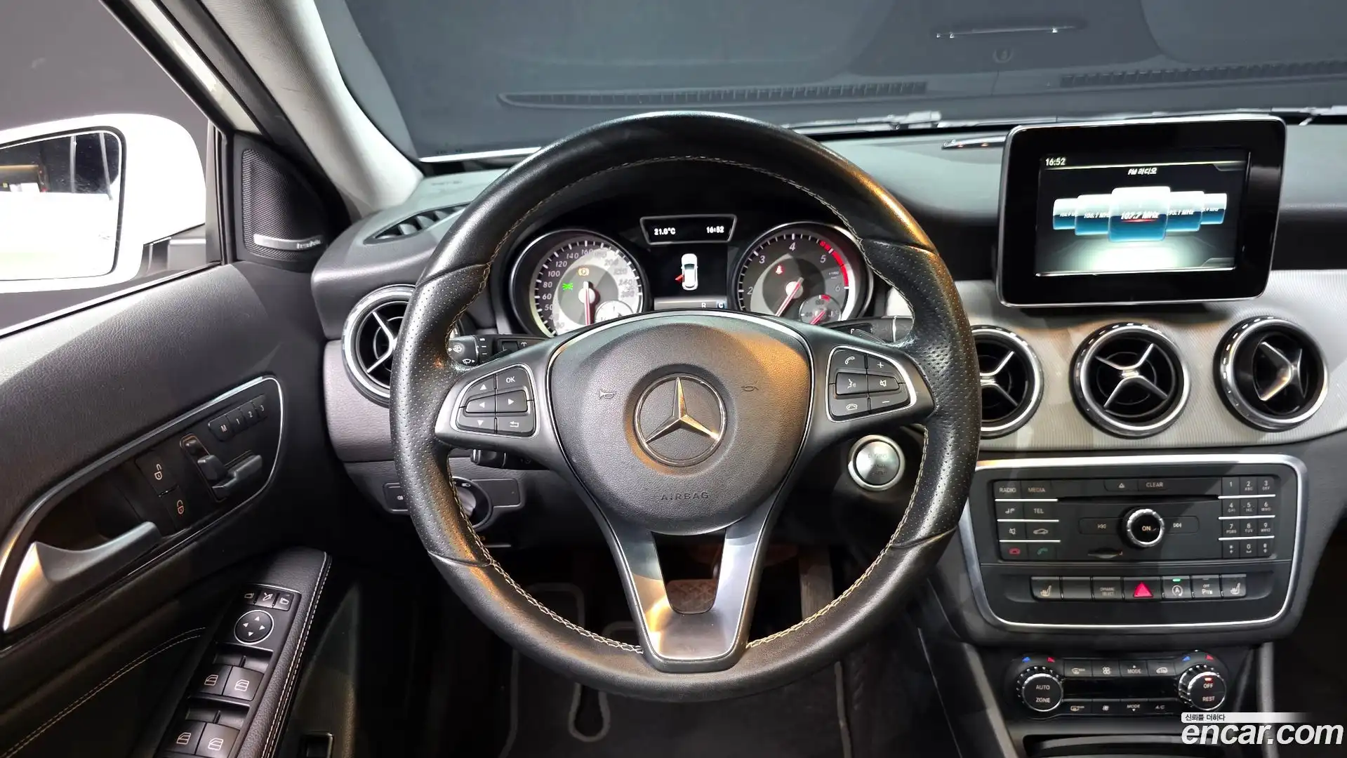GLA-Class Mercedes-Benz 2017.0-OPTION-017
