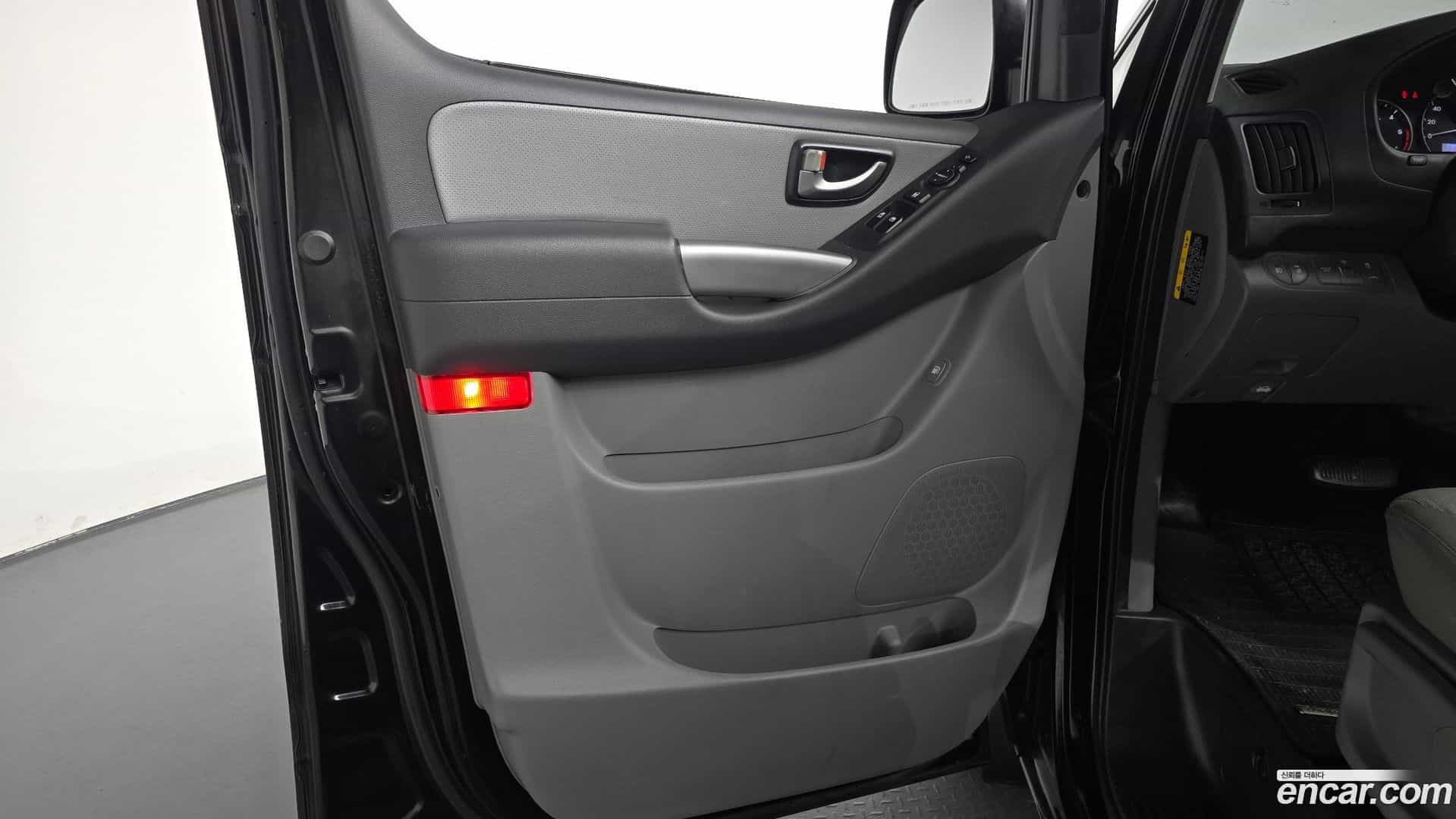 Starex Hyundai 2019.1-INNER-034