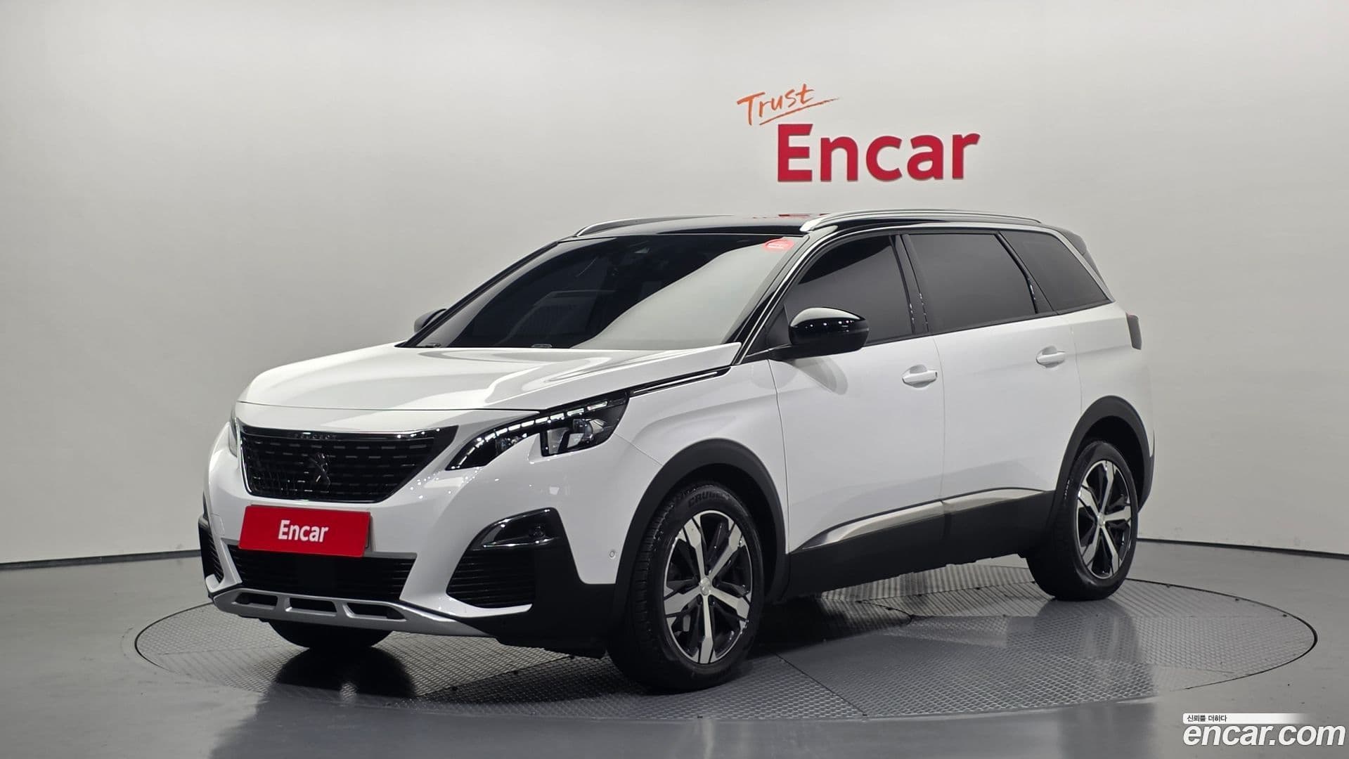 Main__Slider__Photo:5008 Peugeot 2019.1-0