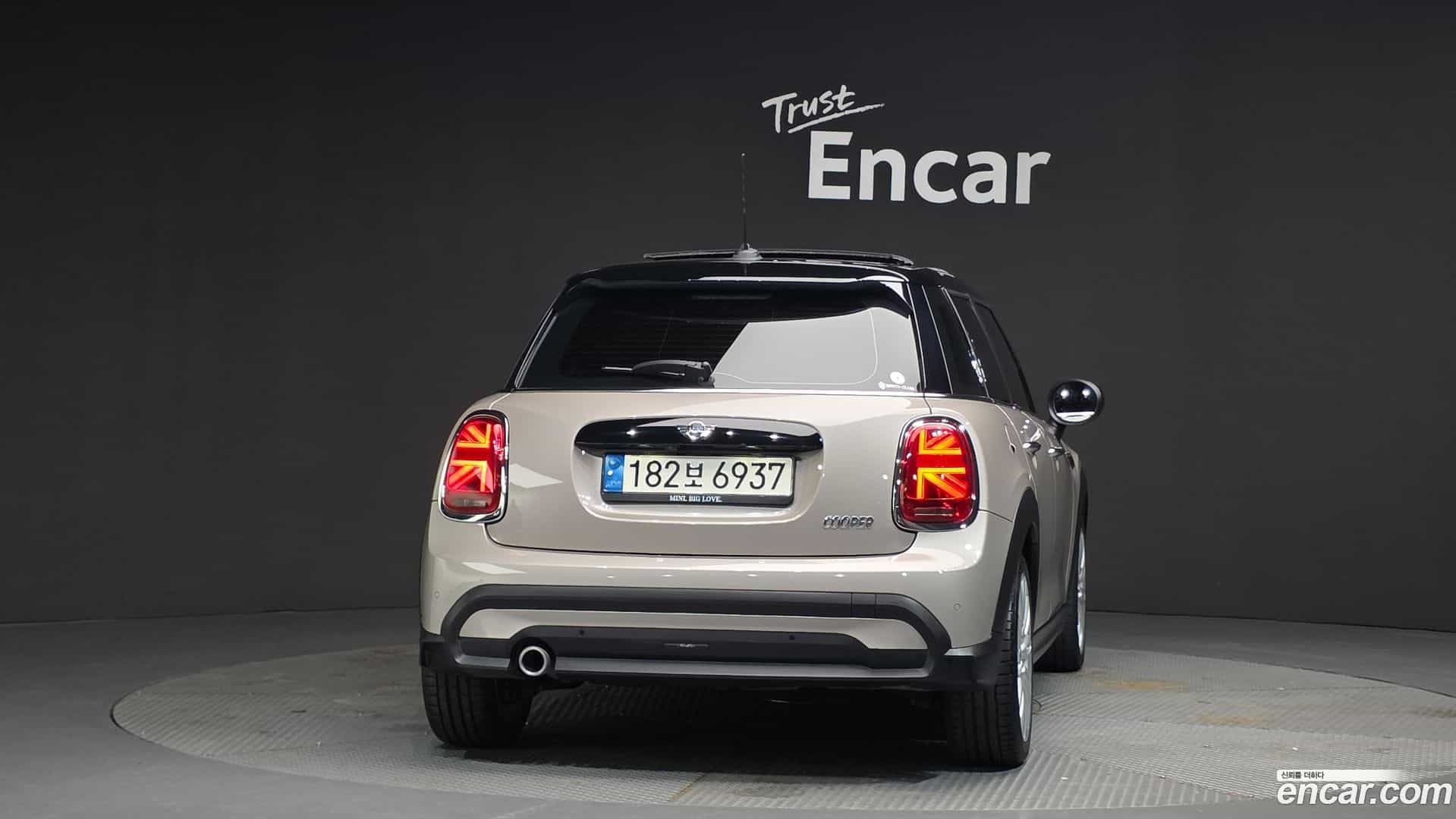 Cooper Mini 2022.0-OUTER-004