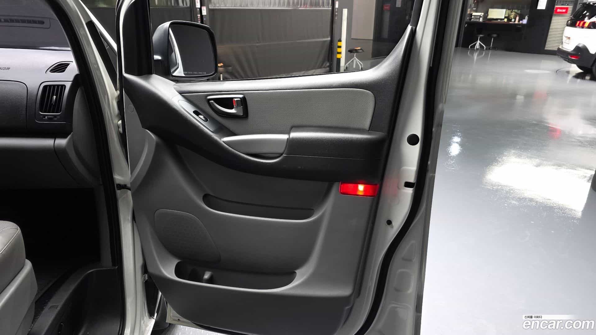 Starex Hyundai 2018.8-INNER-034
