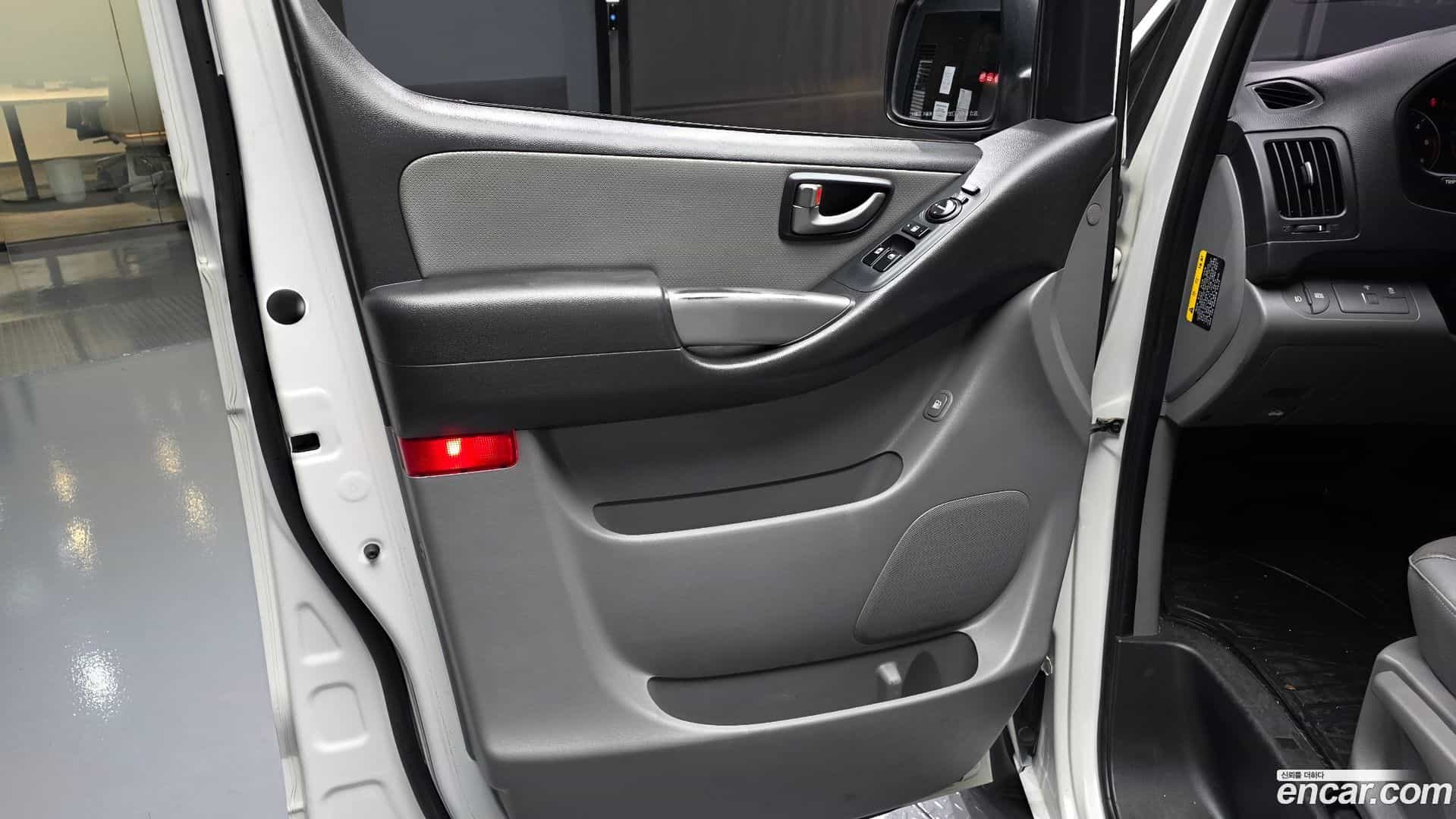 Starex Hyundai 2018.8-INNER-035