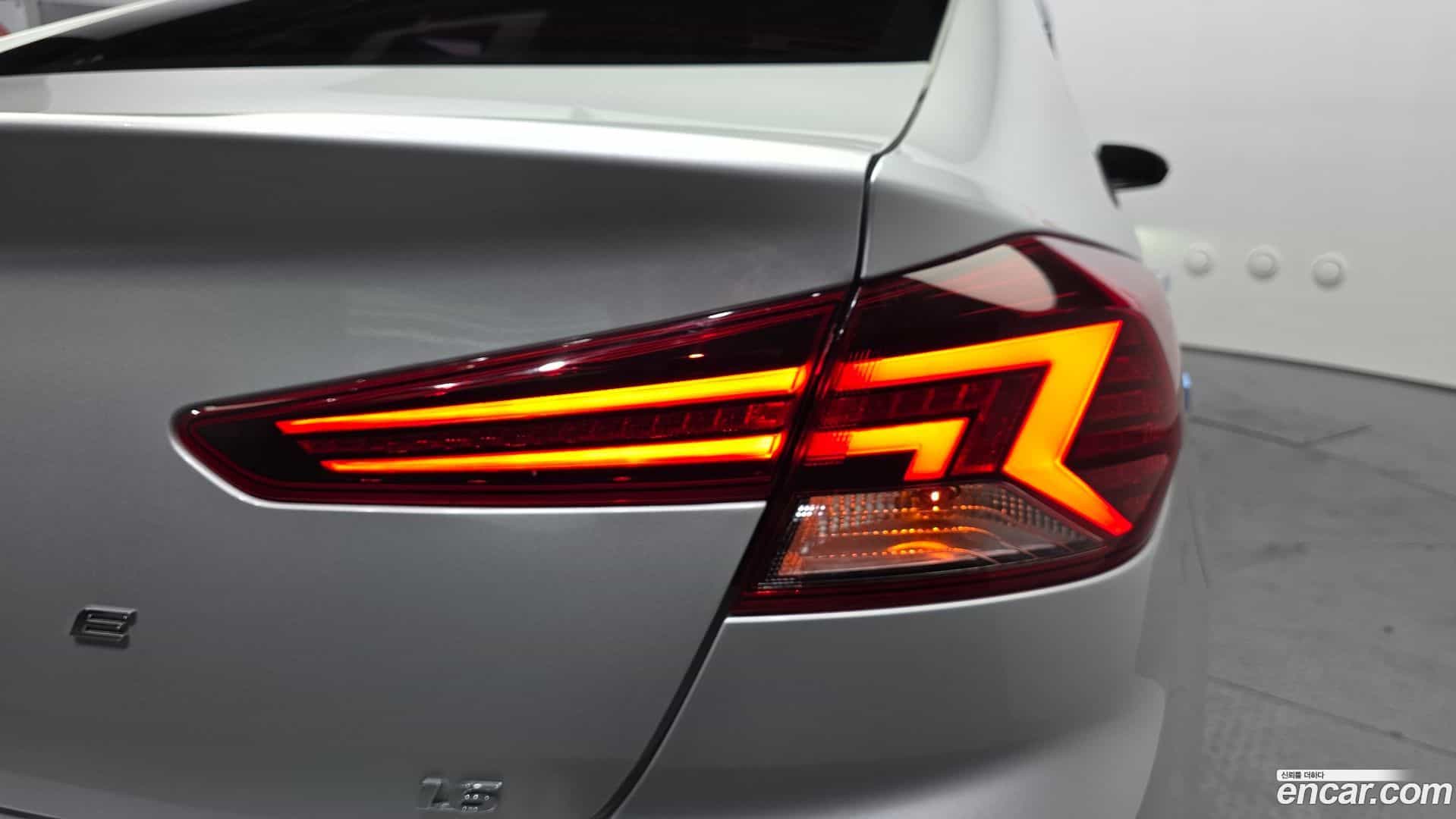 AVANTE Hyundai 2019.2-OUTER-033