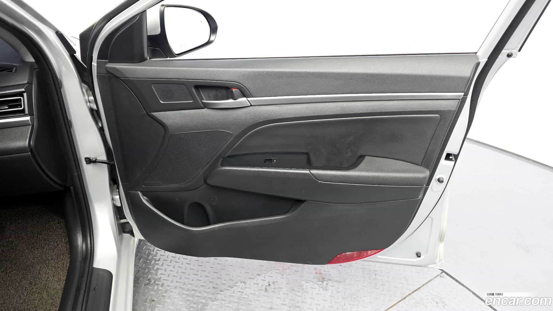 AVANTE Hyundai 2019.2-INNER-035