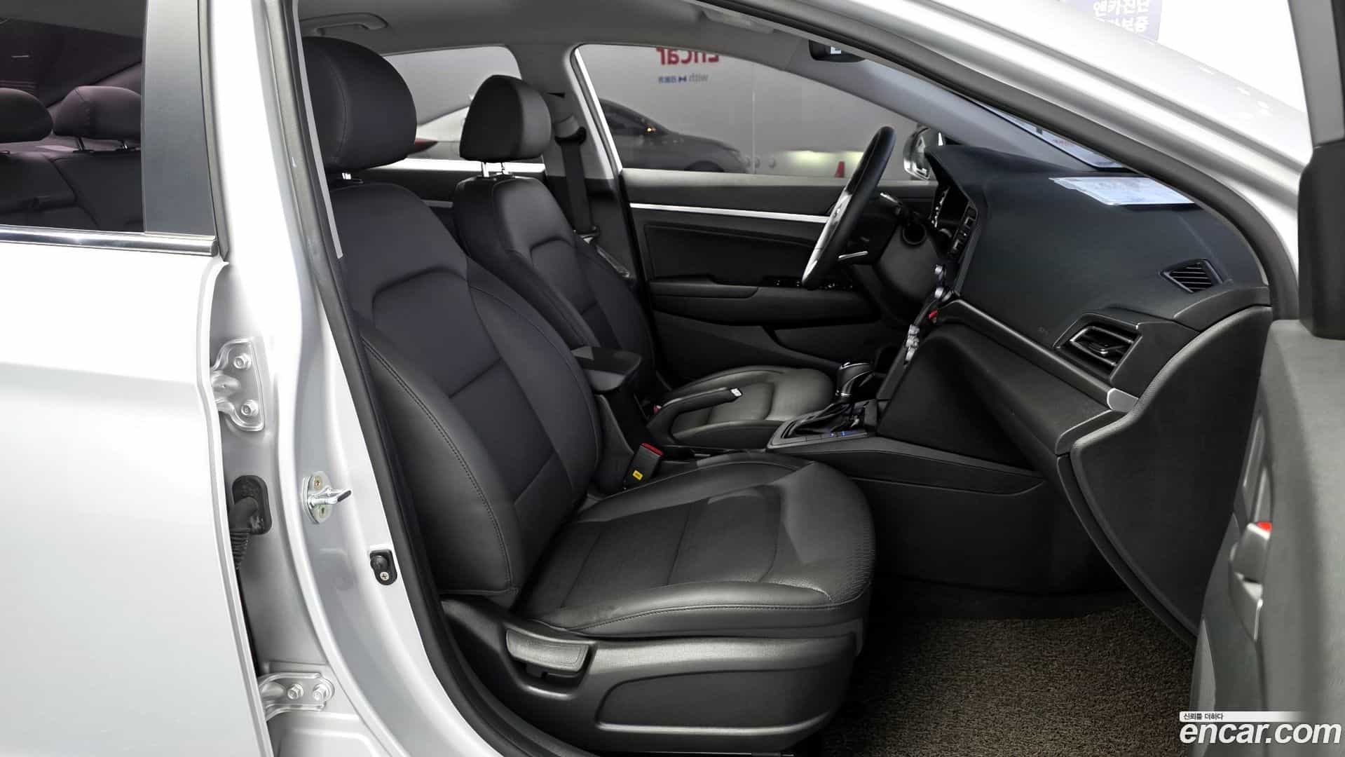 AVANTE Hyundai 2019.2-INNER-036