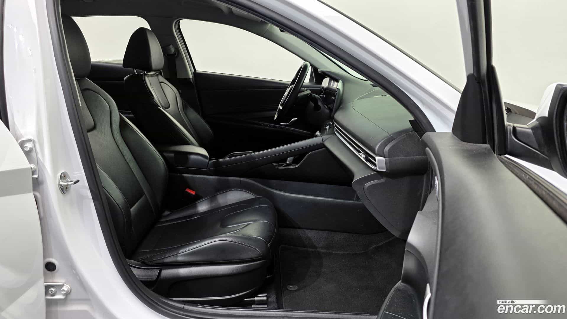 AVANTE Hyundai 2021.6-OPTION-015
