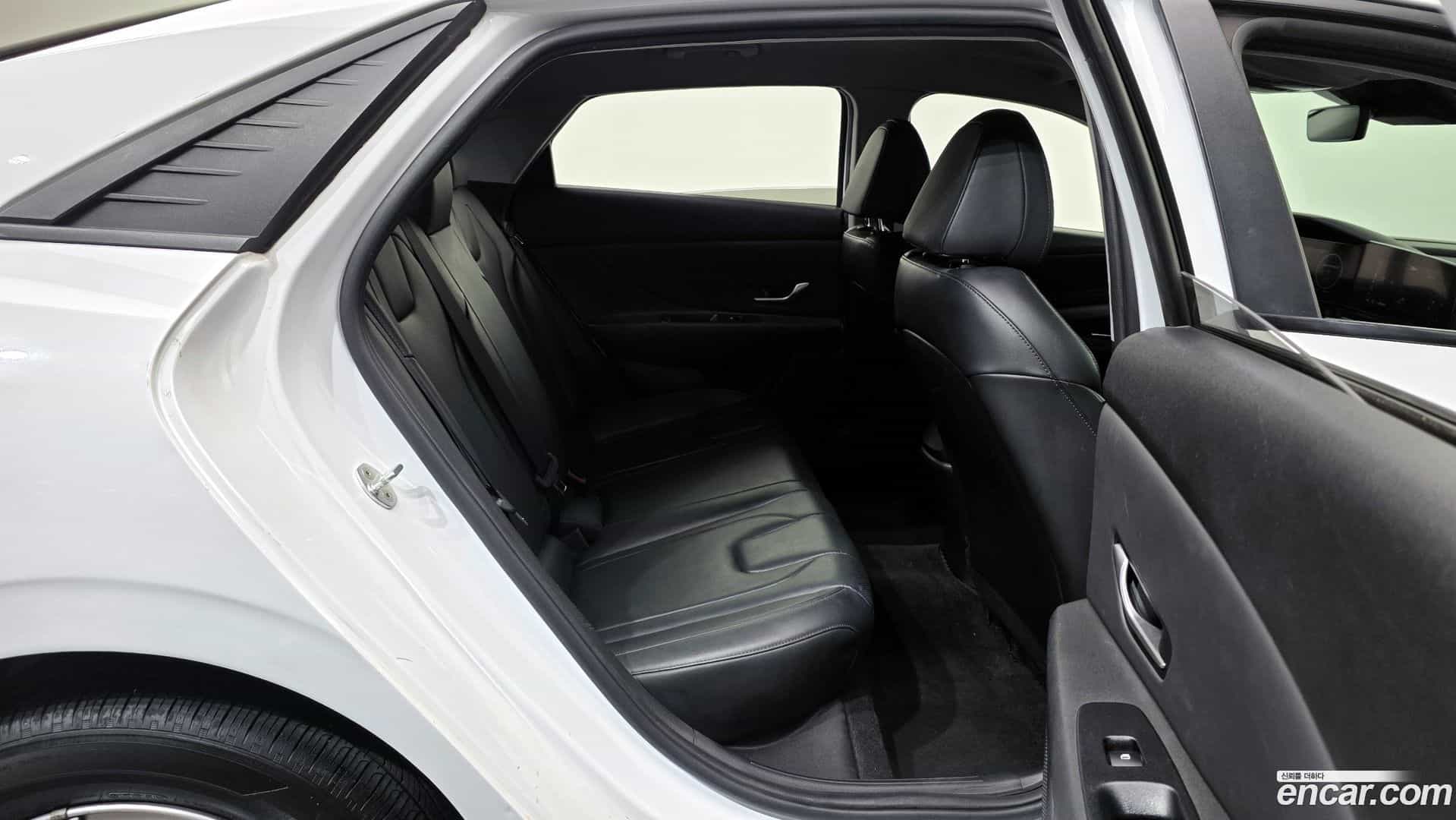 AVANTE Hyundai 2021.6-OPTION-016