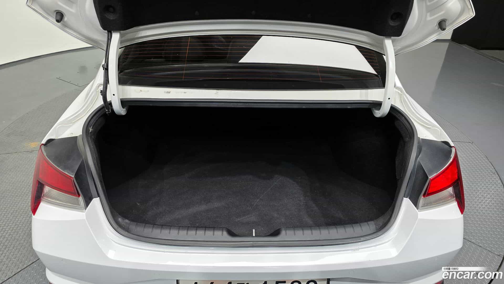 AVANTE Hyundai 2021.6-OPTION-024