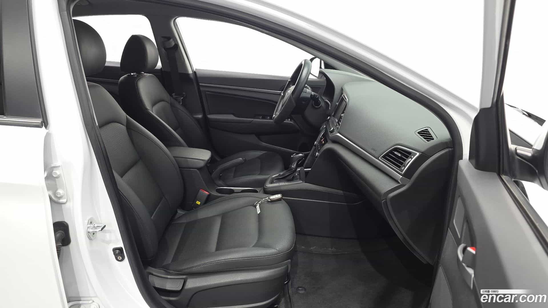 AVANTE Hyundai 2018.4-INNER-010
