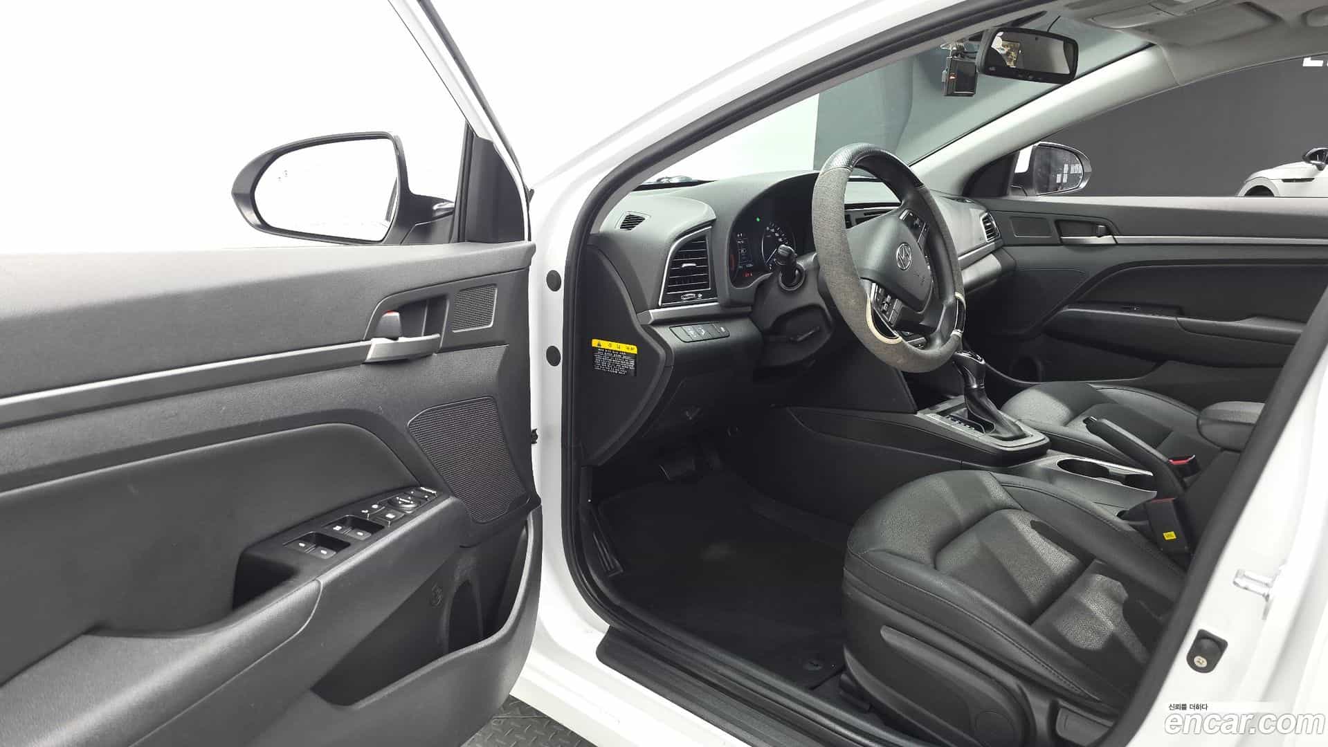 AVANTE Hyundai 2018.4-OPTION-015