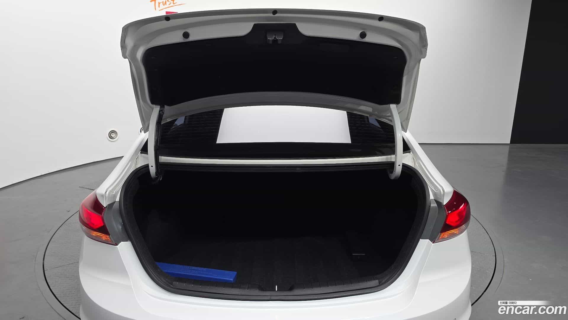 AVANTE Hyundai 2018.4-OPTION-024