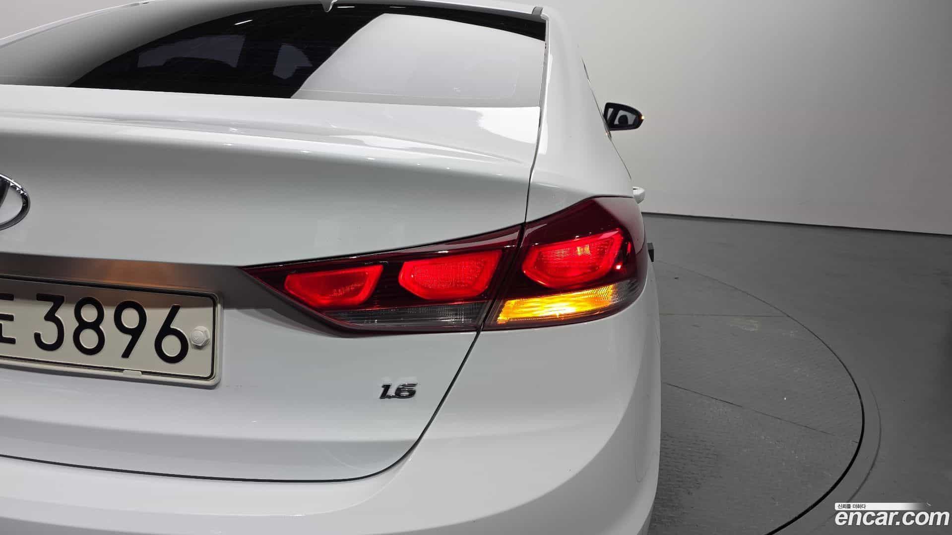 AVANTE Hyundai 2018.4-OUTER-033