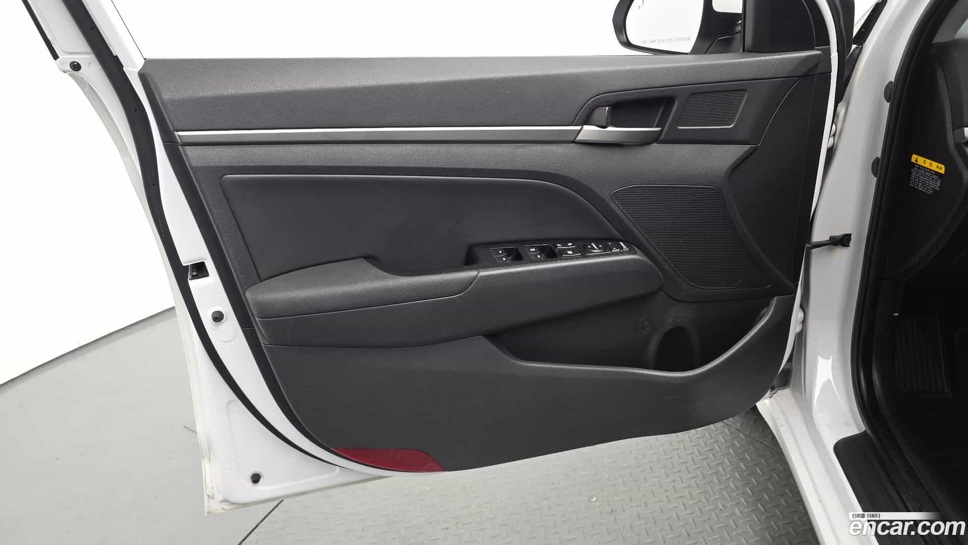 AVANTE Hyundai 2018.4-INNER-034