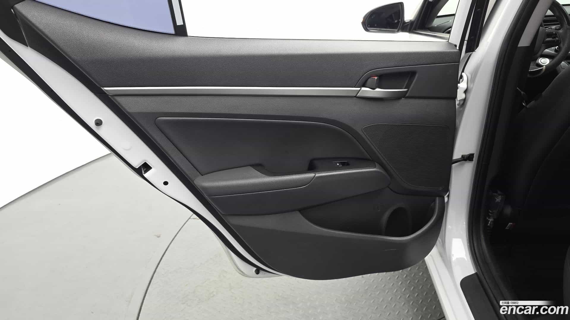 AVANTE Hyundai 2018.4-INNER-035