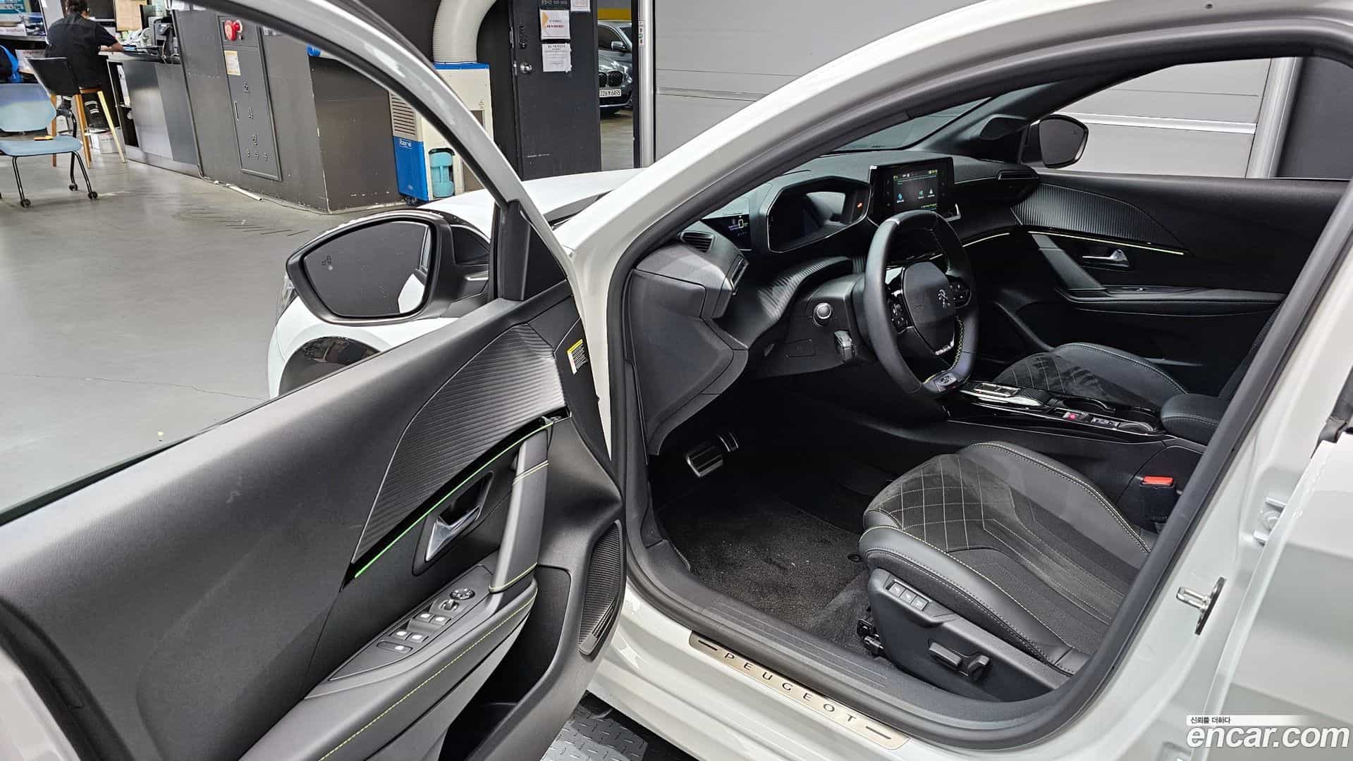 208 Peugeot 2023.11-INNER-010