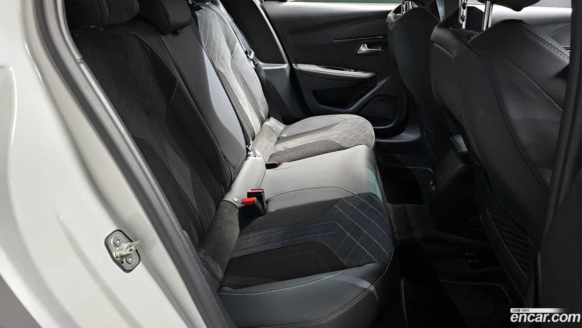 208 Peugeot 2023.11-OPTION-016