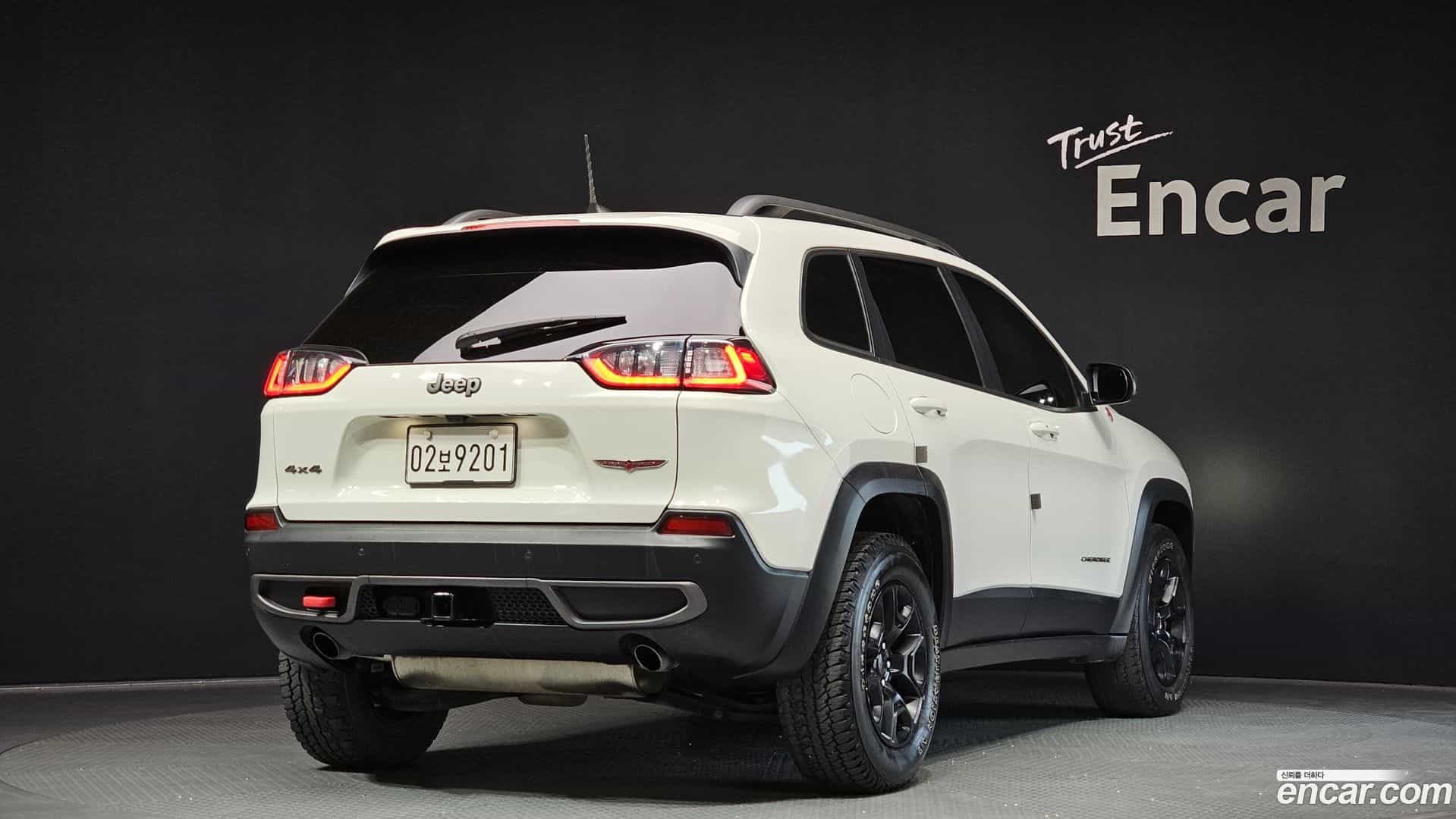 Cherokee Jeep 2019.11-OUTER-002