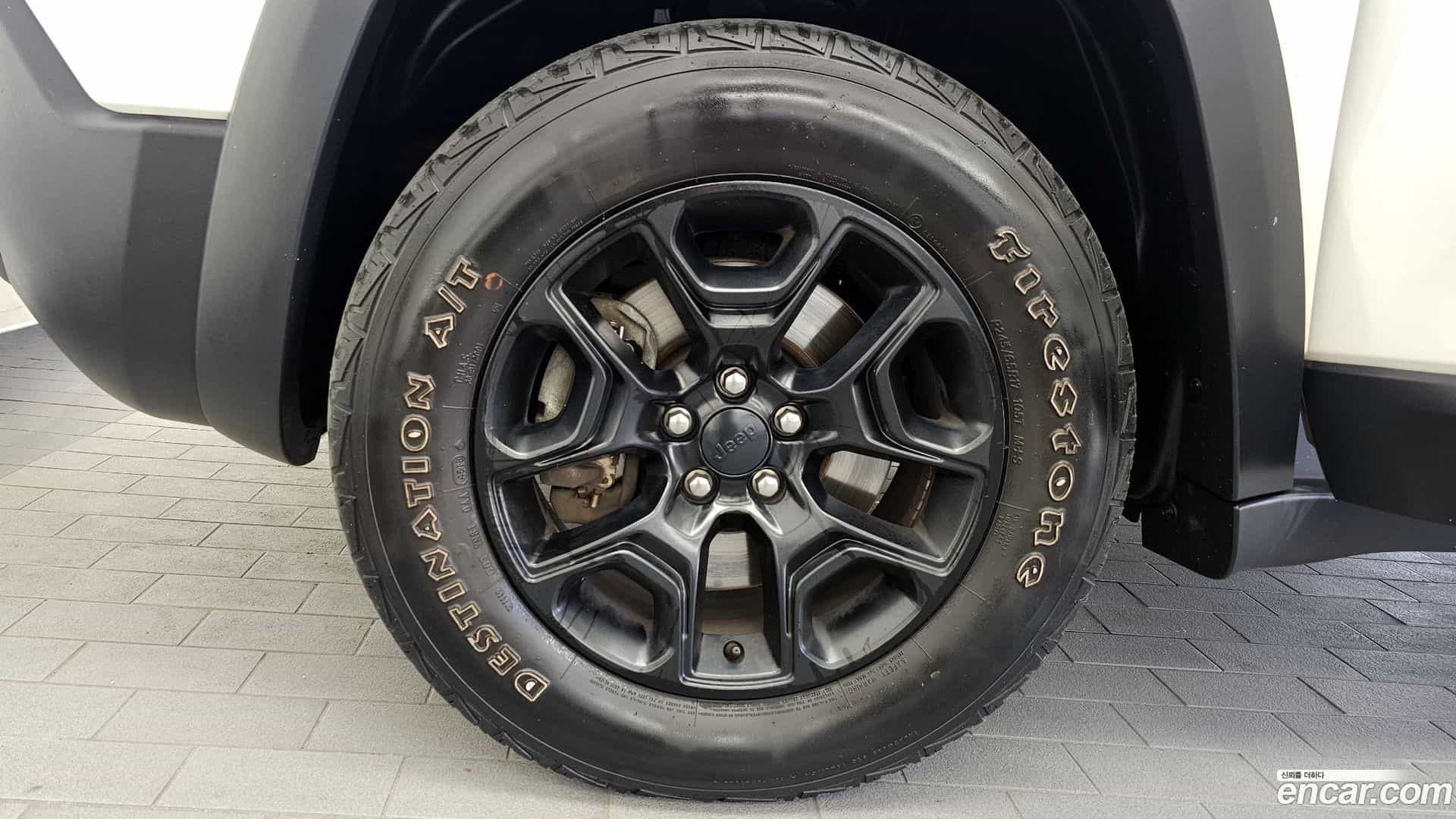 Cherokee Jeep 2019.11-OUTER-005