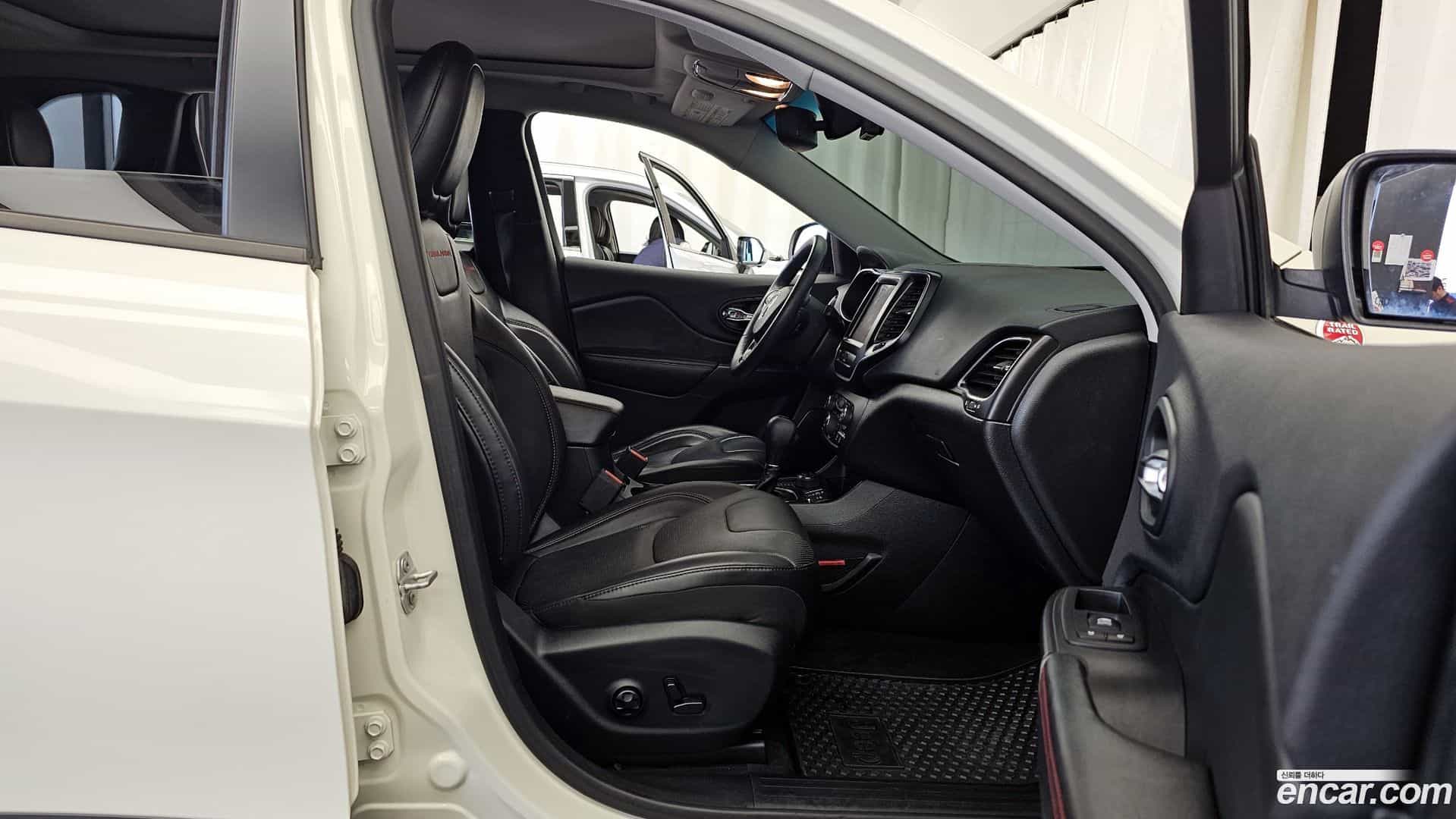 Cherokee Jeep 2019.11-OPTION-015